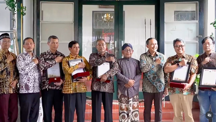 PAGELARAN MAHAKARYA KERIS KAMAROGAN NUSANTARA
